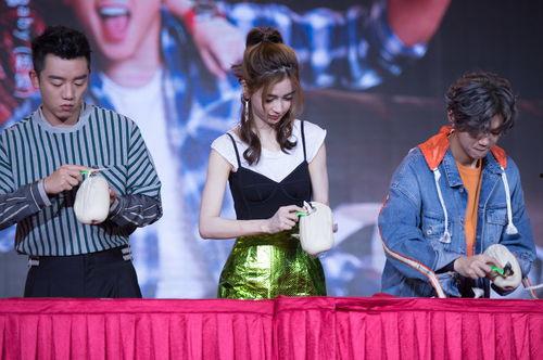 劲爆娱乐圈最新爆料,独家爆料，揭秘明星背后的惊人真相！